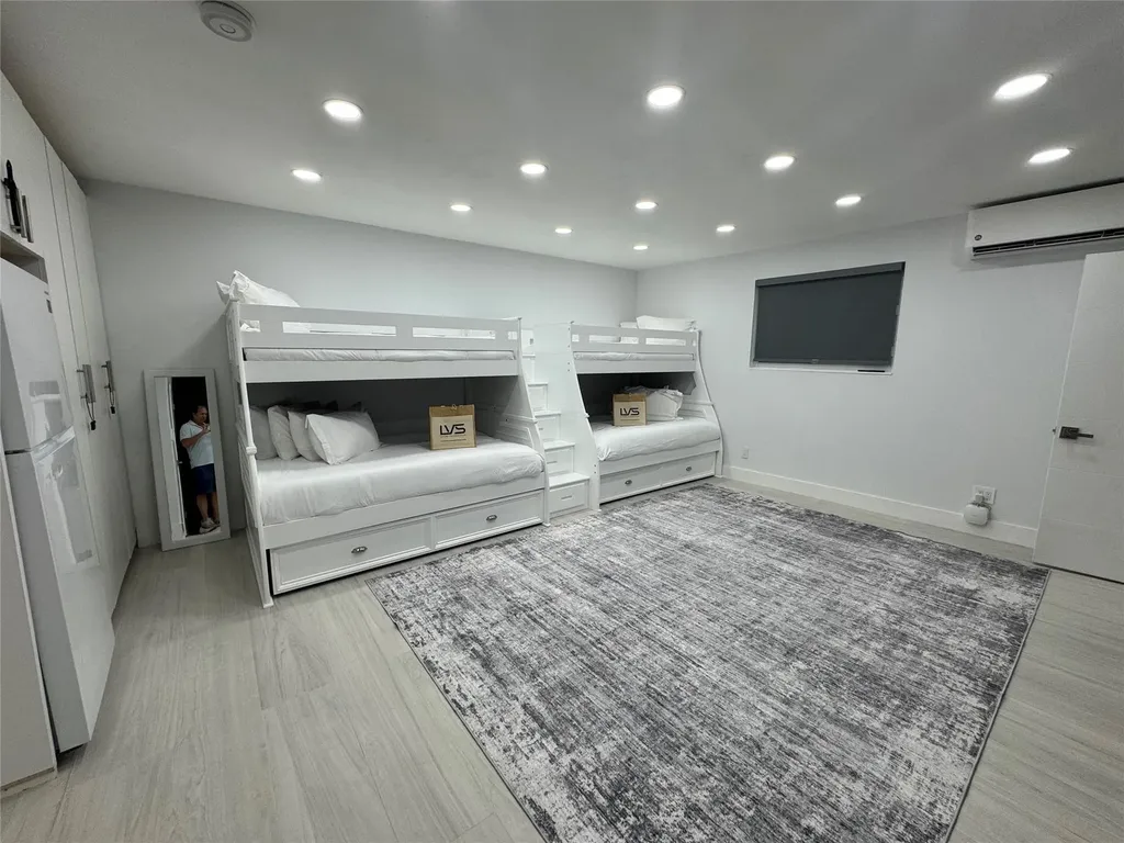 1800 SE Admirals Way Fort Lauderdale FL 33316