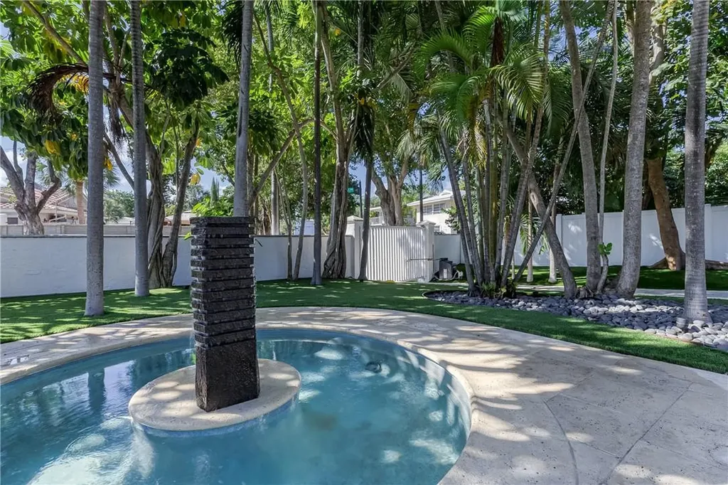1800 SE Admirals Way Fort Lauderdale FL 33316