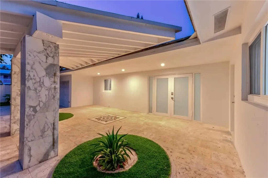1800 SE Admirals Way Fort Lauderdale FL 33316