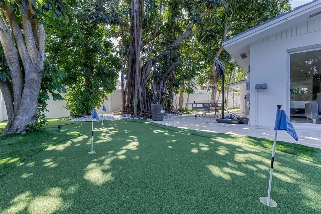1800 SE Admirals Way Fort Lauderdale FL 33316
