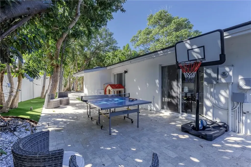 1800 SE Admirals Way Fort Lauderdale FL 33316