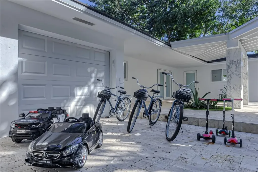 1800 SE Admirals Way Fort Lauderdale FL 33316