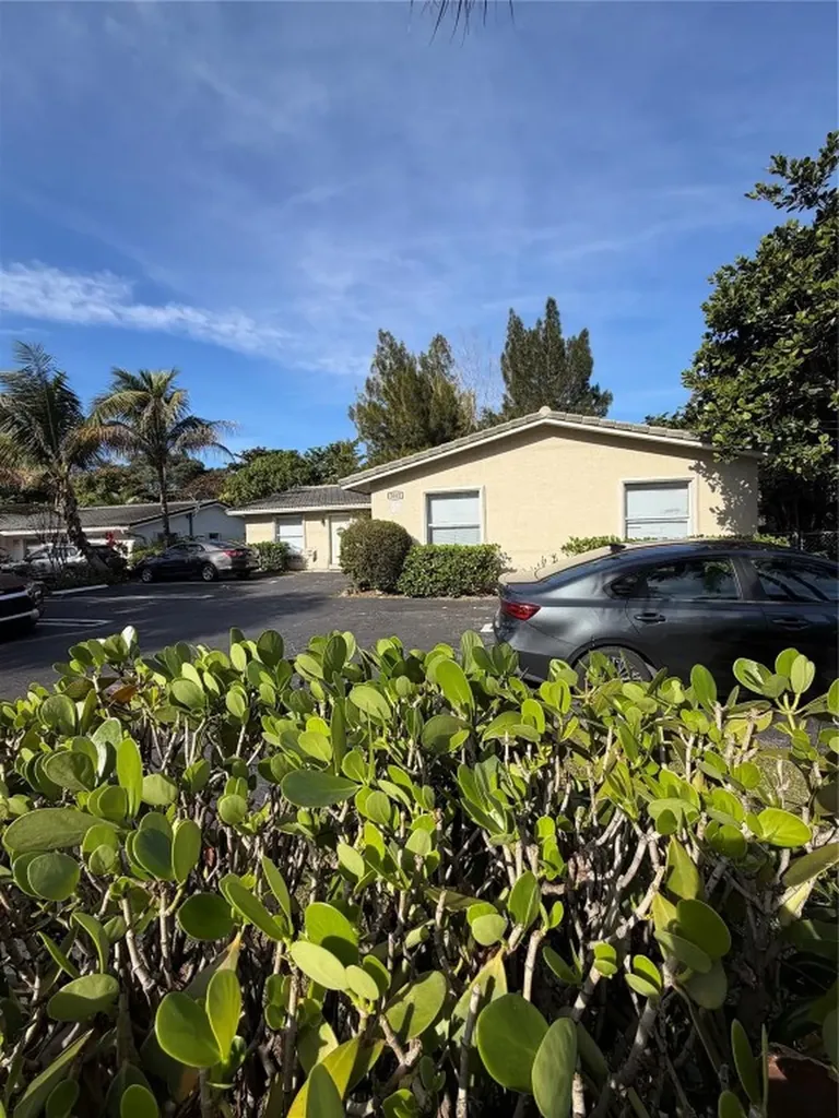3502 Riverside Drive Coral Springs FL 33065