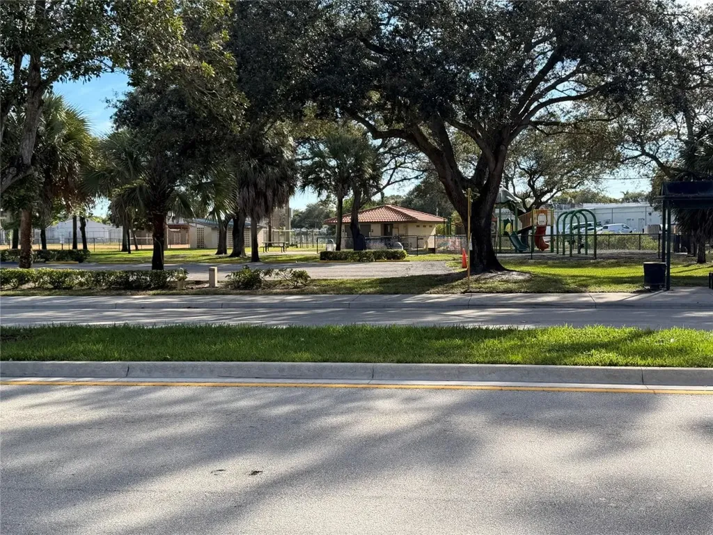 3502 Riverside Drive Coral Springs FL 33065