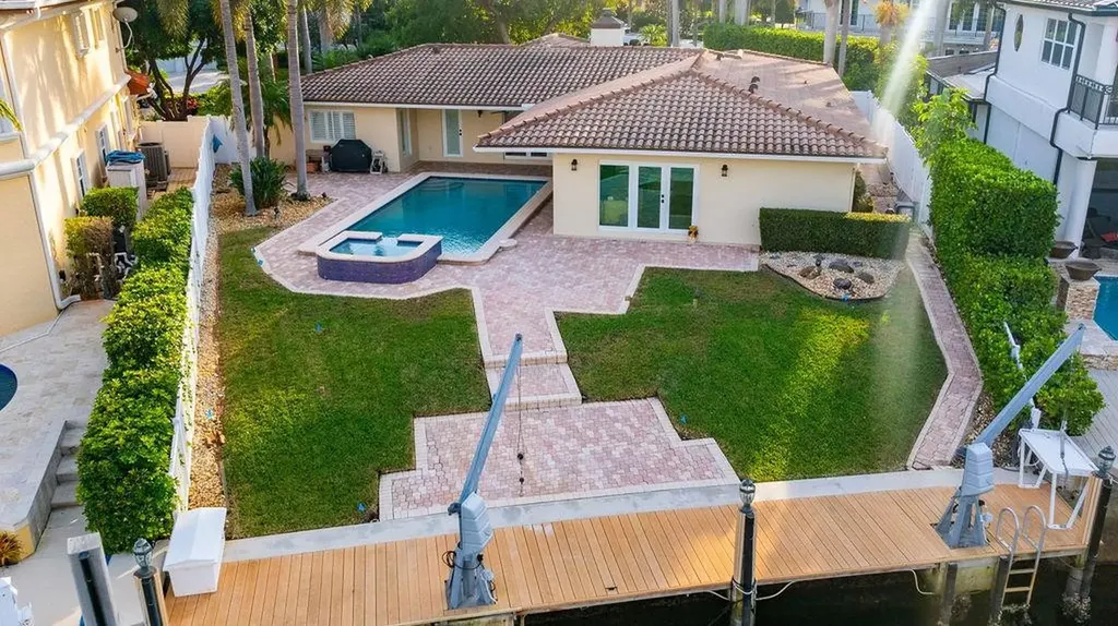 2317 NE 28th Court Lighthouse Point FL 33064