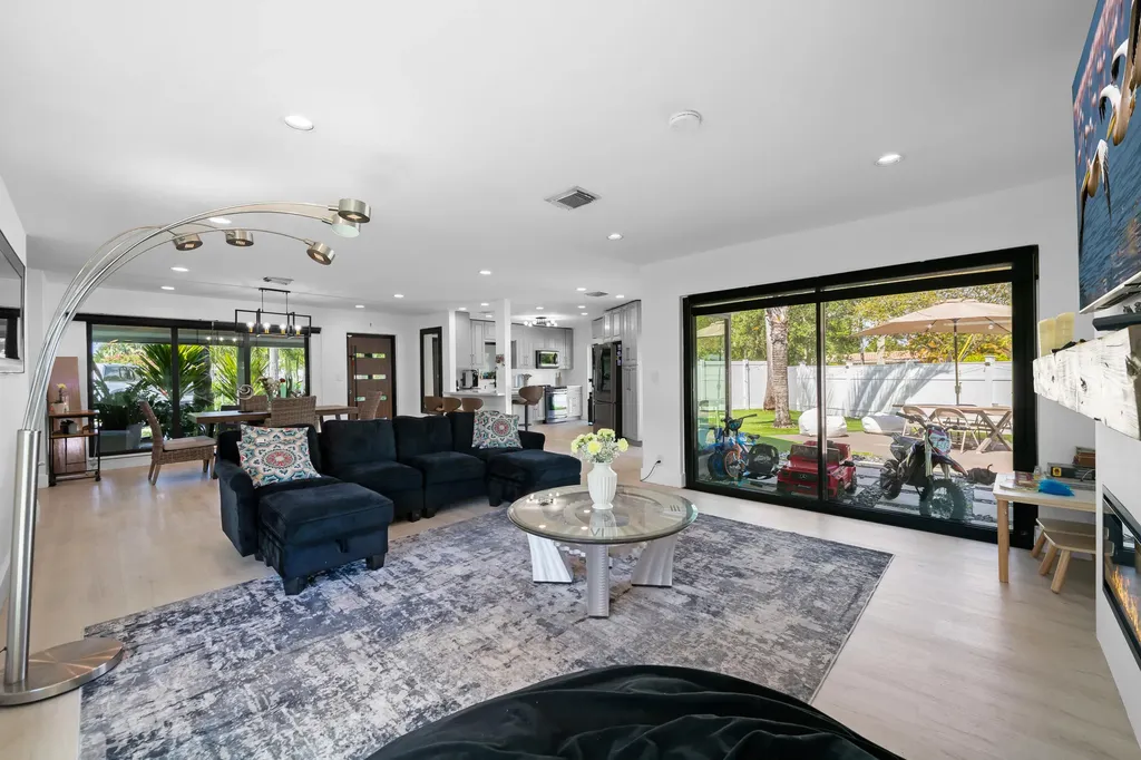 2601 NE 8th Court Pompano Beach FL 33062