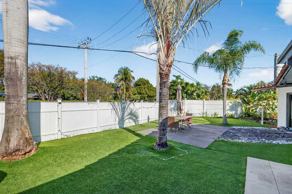 2601 NE 8th Court Pompano Beach FL 33062
