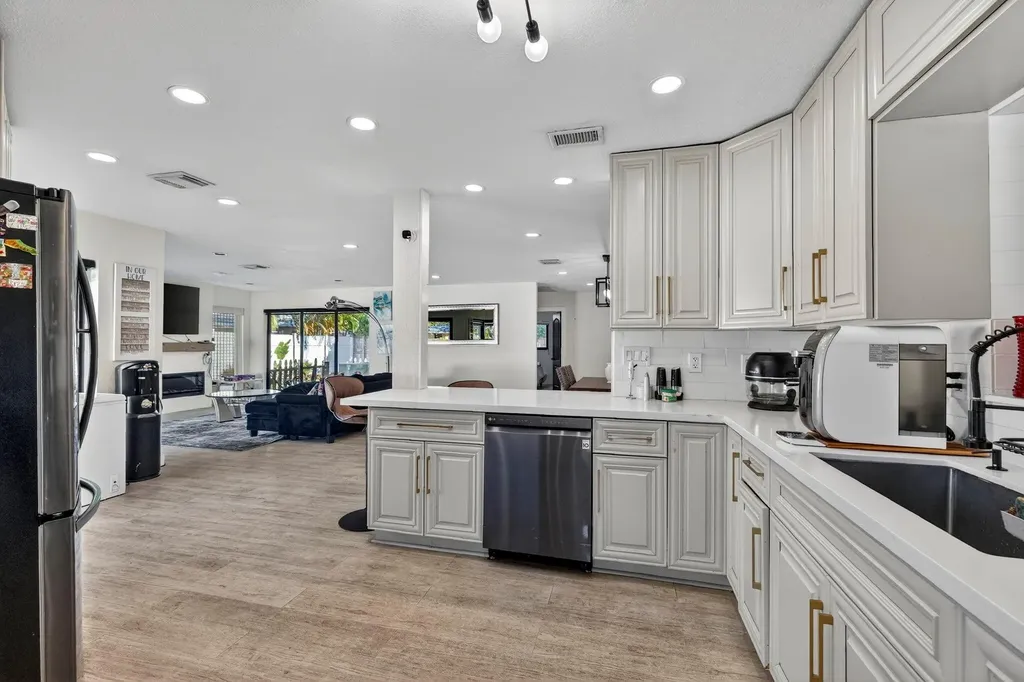 2601 NE 8th Court Pompano Beach FL 33062