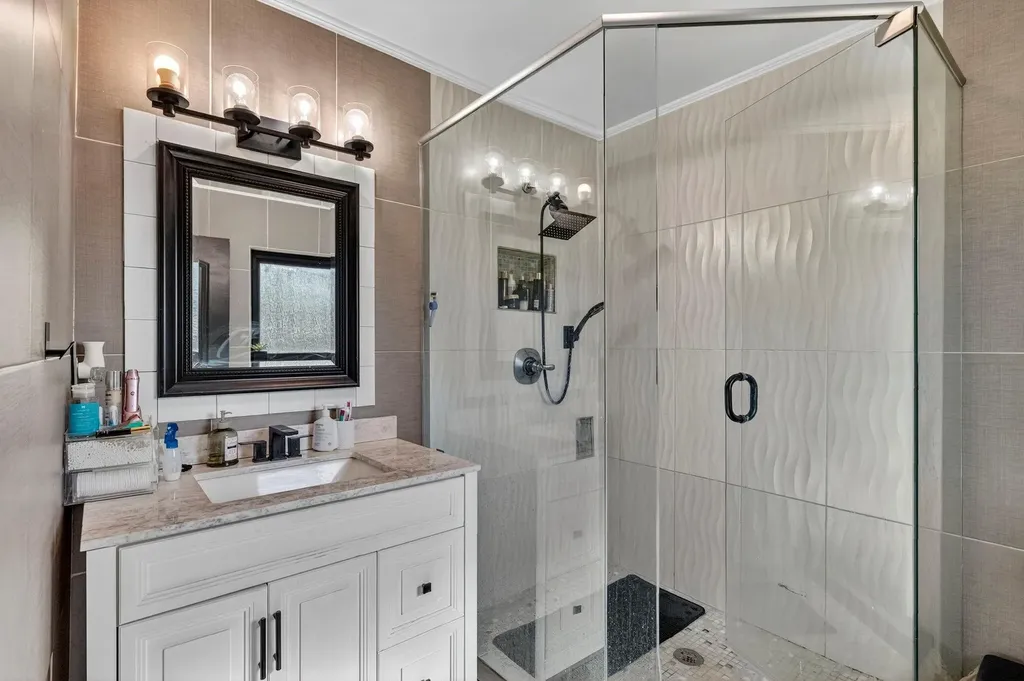 2601 NE 8th Court Pompano Beach FL 33062