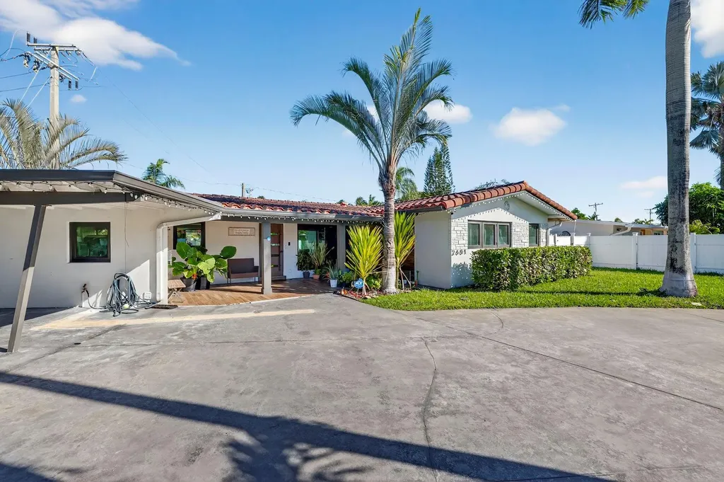 2601 NE 8th Court Pompano Beach FL 33062
