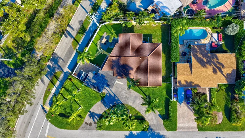 2601 NE 8th Court Pompano Beach FL 33062