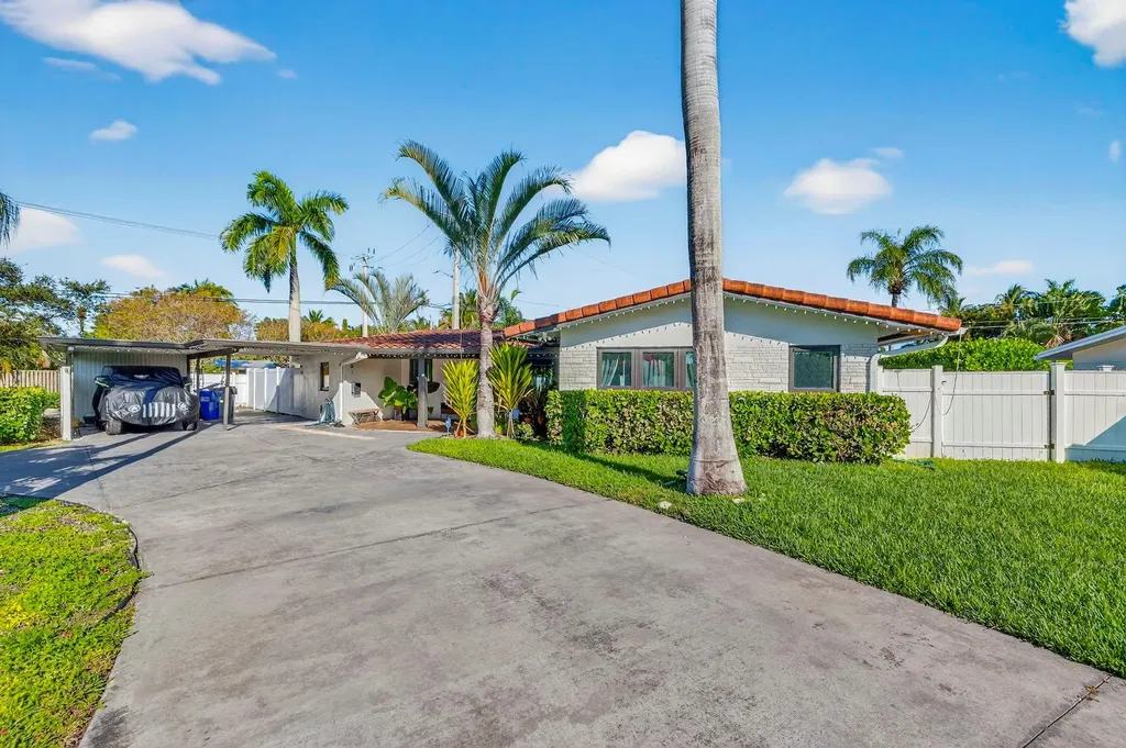 2601 NE 8th Court Pompano Beach FL 33062