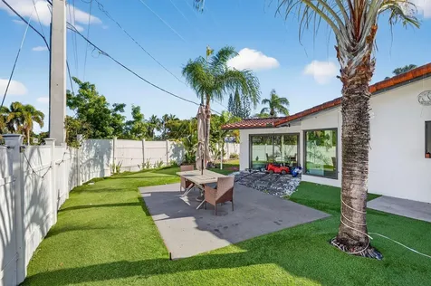 2601 NE 8th Court Pompano Beach FL 33062