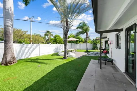 2601 NE 8th Court Pompano Beach FL 33062