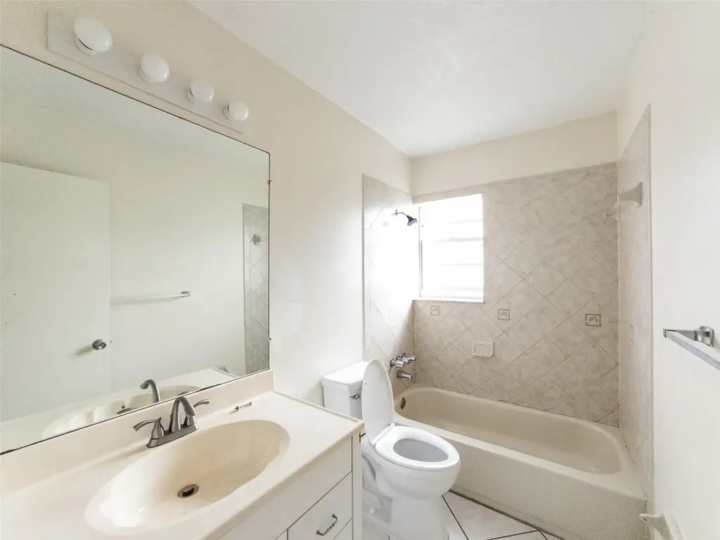 5870 NW 16th Place Sunrise FL 33313