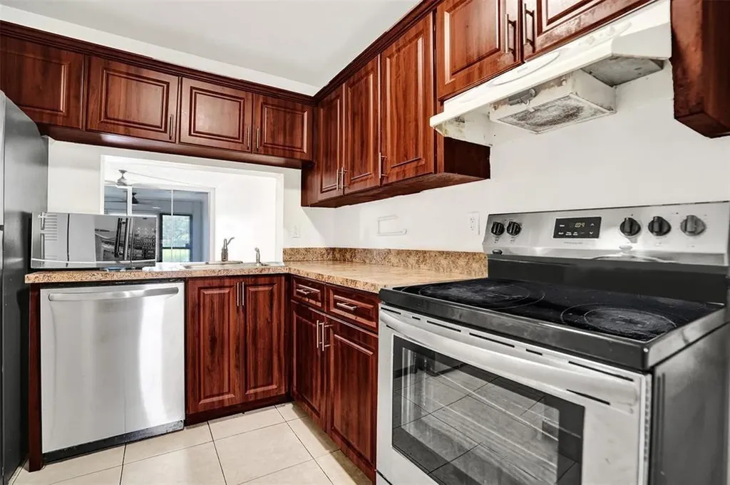 9440 Poinciana Place Davie FL 33324
