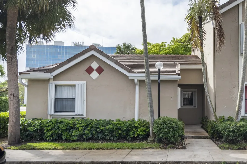 9641 Riverside Drive Coral Springs FL 33071