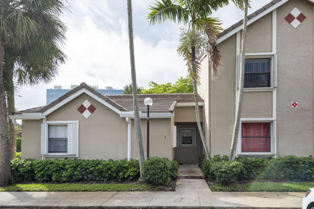 9641 Riverside Drive Coral Springs FL 33071