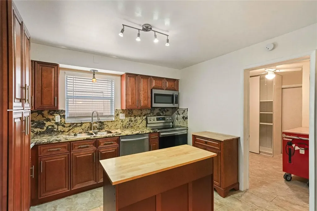51 NE 49th Street Fort Lauderdale FL 33334