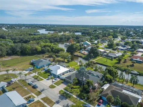 460 NE Cornwall Avenue Port St Lucie FL 34983