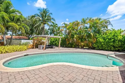 261 SW 18th Court Pompano Beach FL 33060