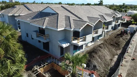3865 NE 23rd Avenue Lighthouse Point FL 33064