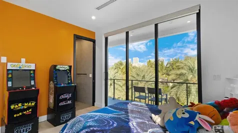 823 Ponce De Leon Drive Fort Lauderdale FL 33316