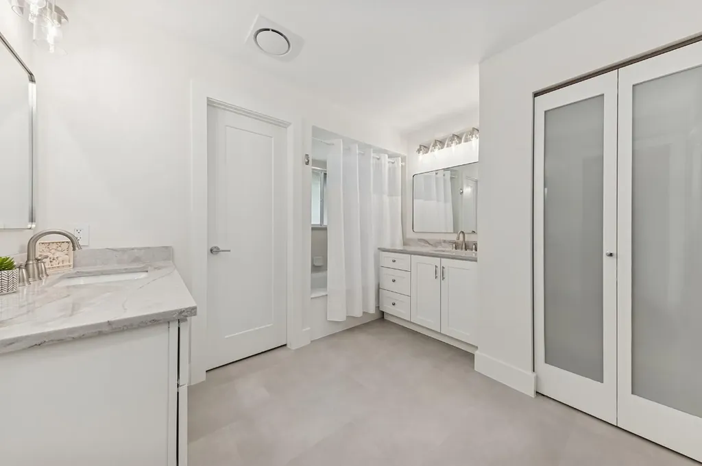 5560 Coach House Circle Boca Raton FL 33486