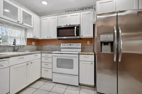 9410 N Hollybrook Lake Drive Pembroke Pines FL 33025
