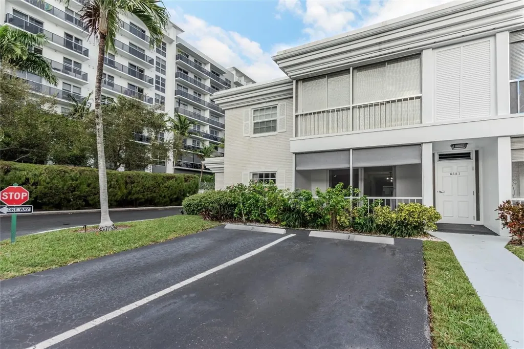 6521 Bay Club Drive Fort Lauderdale FL 33308