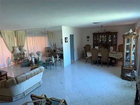 8230 SW 87th Terrace Miami FL 33143
