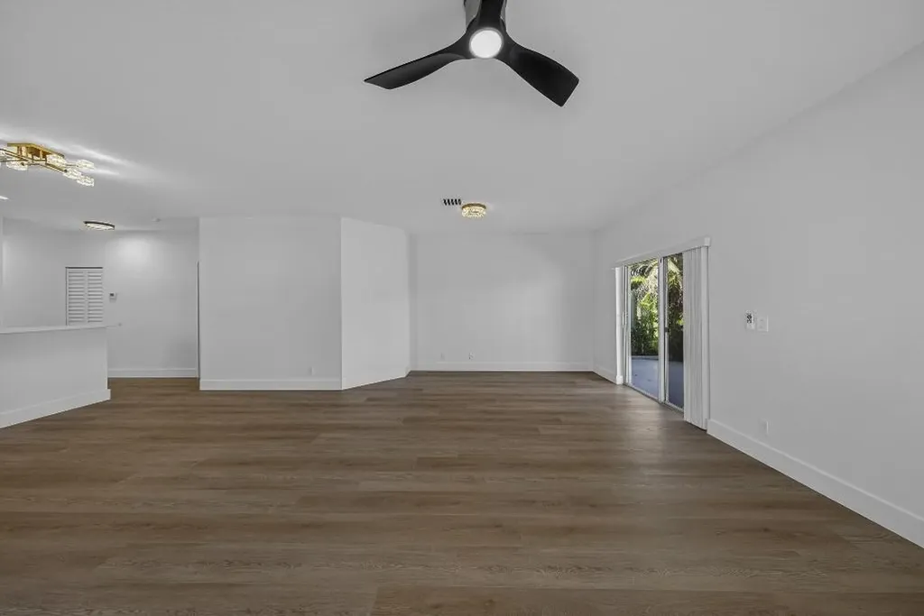 4243 SW 10th Court Deerfield Beach FL 33442