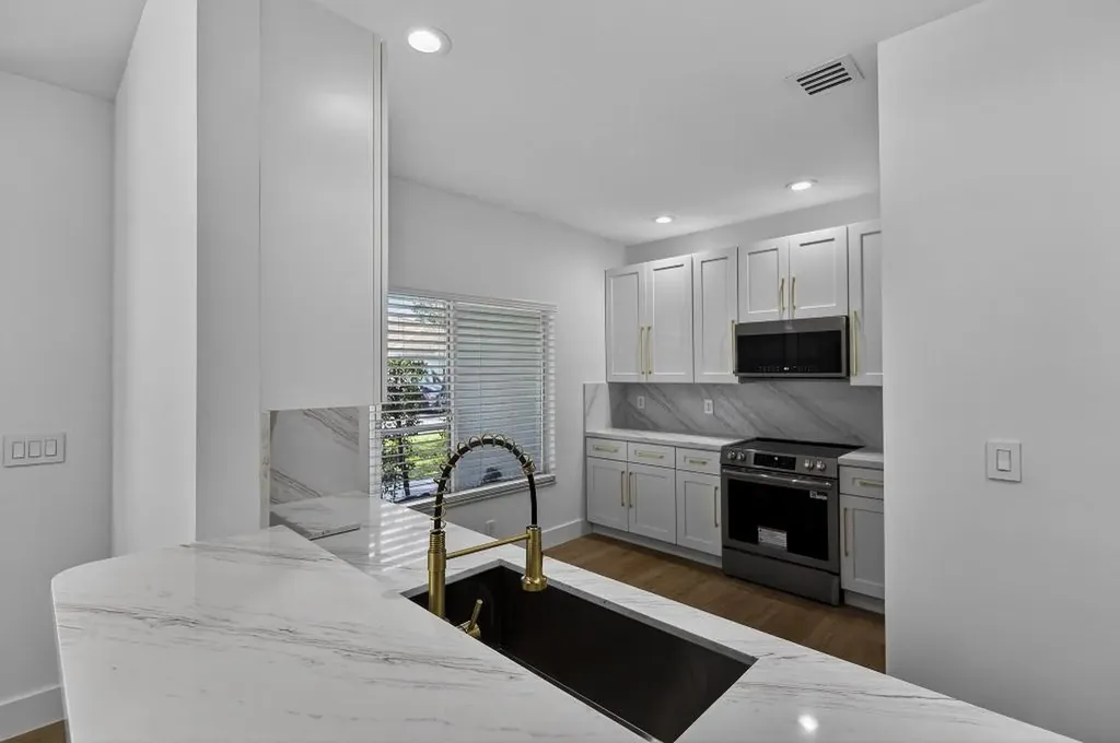 4243 SW 10th Court Deerfield Beach FL 33442