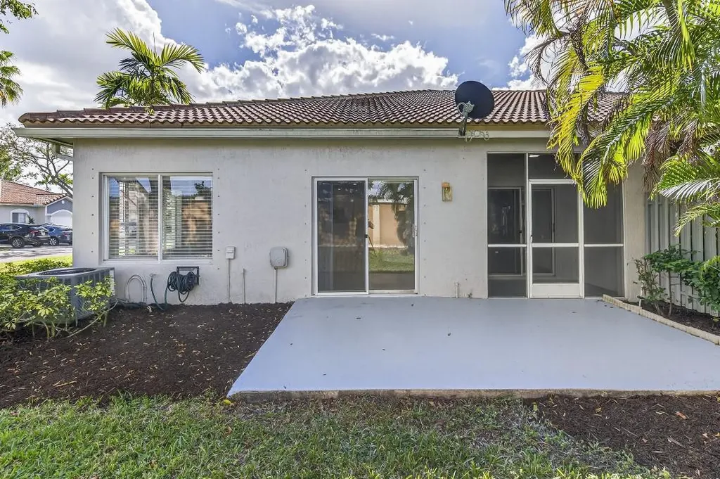 4243 SW 10th Court Deerfield Beach FL 33442