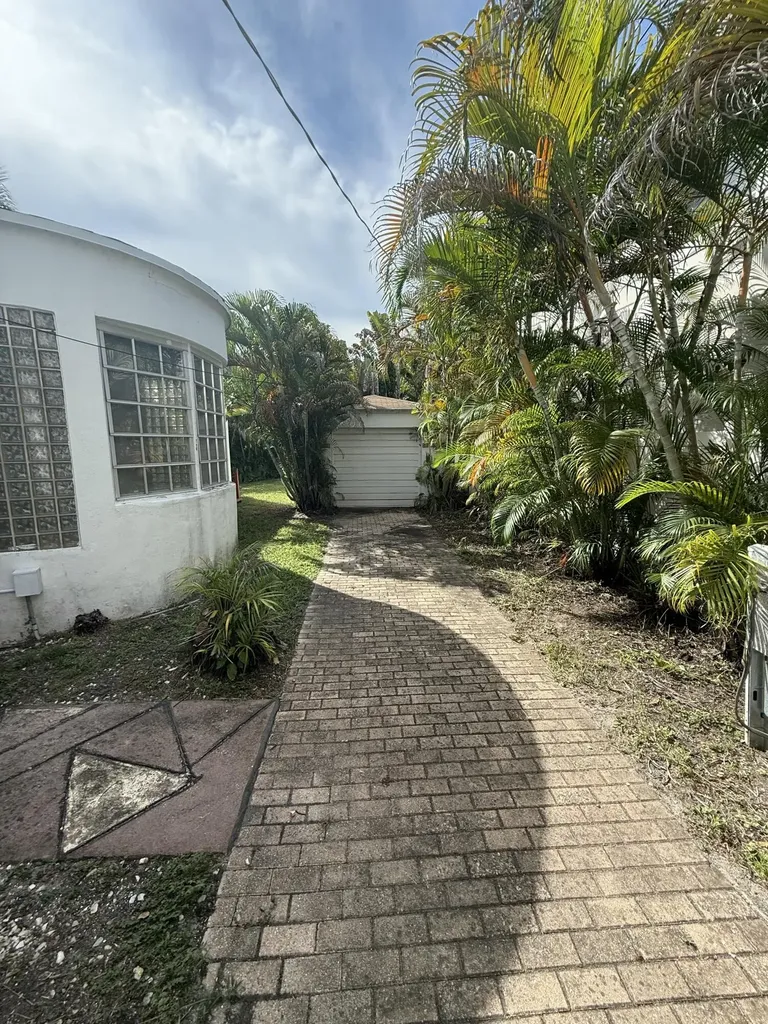 2828 SW 7th Avenue Miami FL 33129