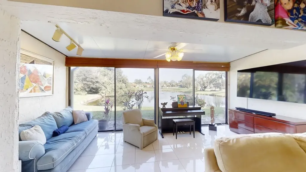 8460 Casa Del Lago Boca Raton FL 33433