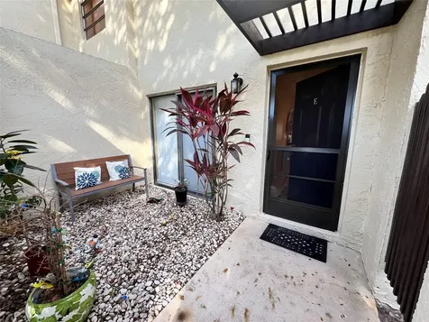 8460 Casa Del Lago Boca Raton FL 33433