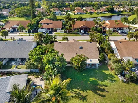 495 SW 28th Avenue Delray Beach FL 33445