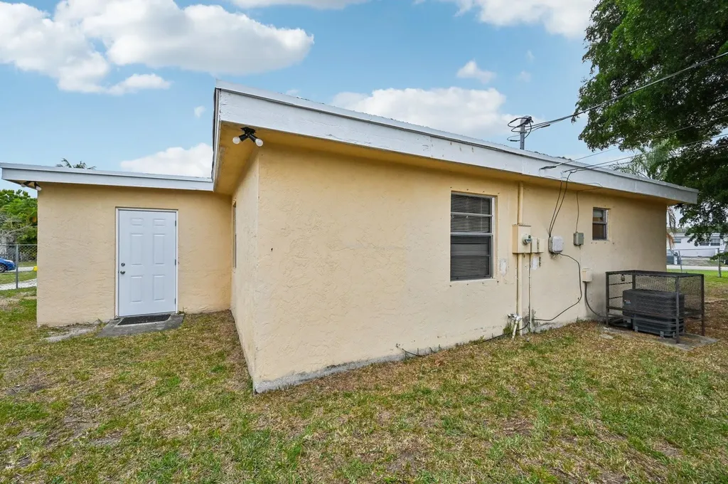 5618 Cinnamon Drive West Palm Beach FL 33415