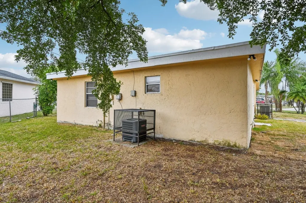 5618 Cinnamon Drive West Palm Beach FL 33415