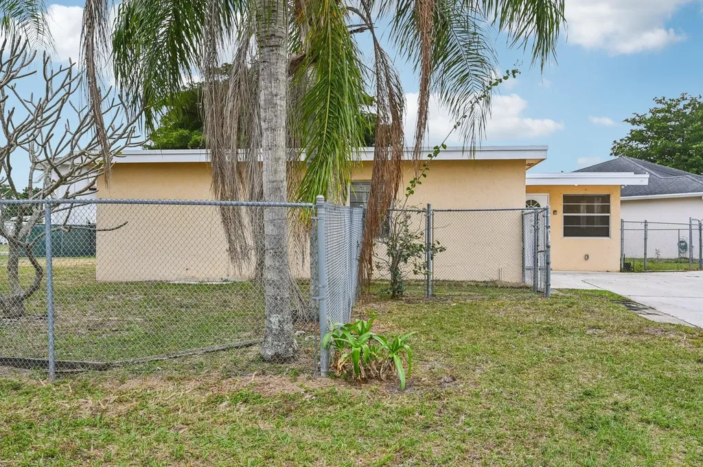 5618 Cinnamon Drive West Palm Beach FL 33415