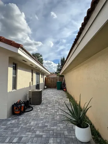 8455 NW 190th Terrace Hialeah FL 33015