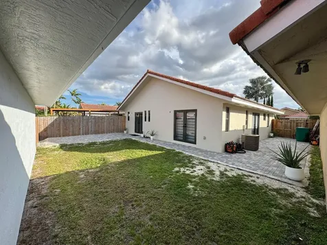 8455 NW 190th Terrace Hialeah FL 33015