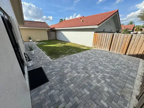 8455 NW 190th Terrace Hialeah FL 33015