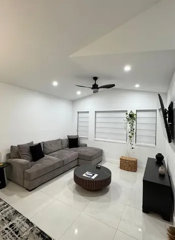 8455 NW 190th Terrace Hialeah FL 33015