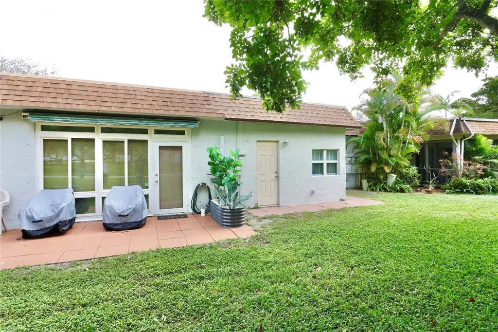 419 SW Natura Avenue Deerfield Beach FL 33441