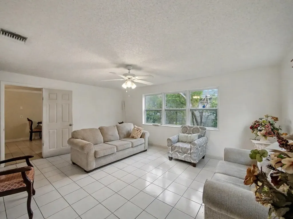 5043 Marcia Place West Palm Beach FL 33407