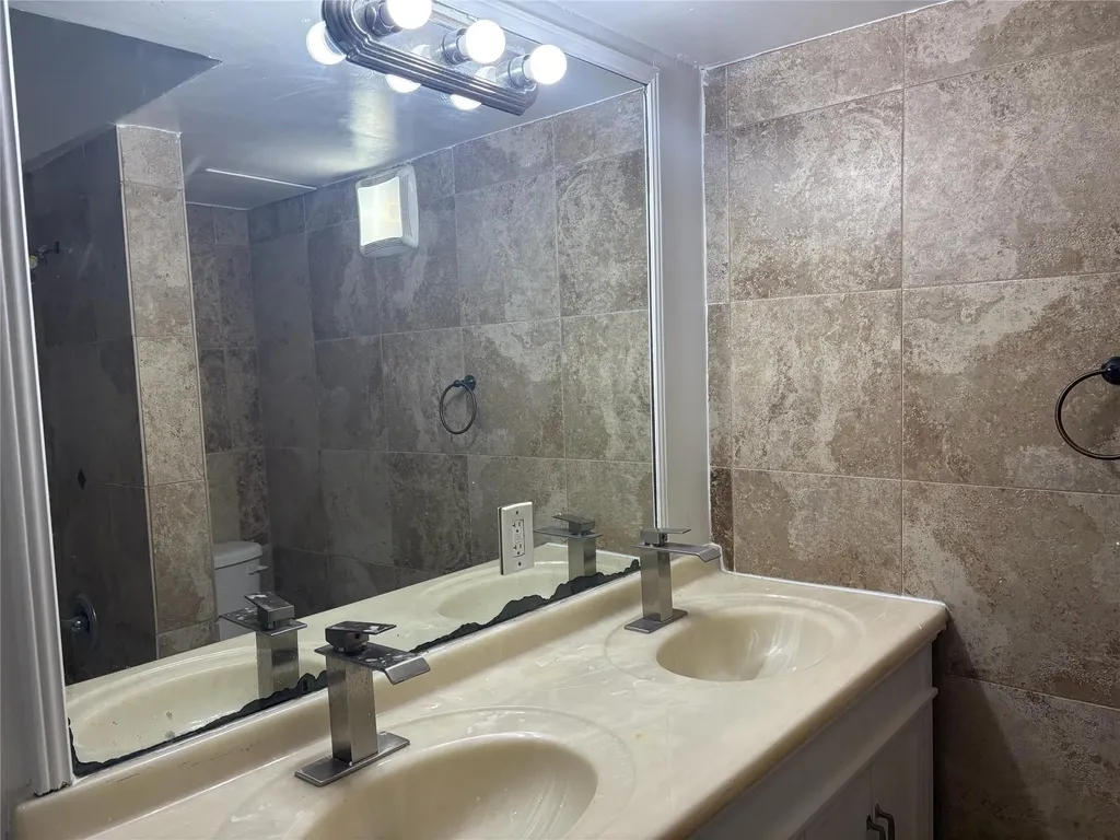 5811 NW 17th Place Sunrise FL 33313