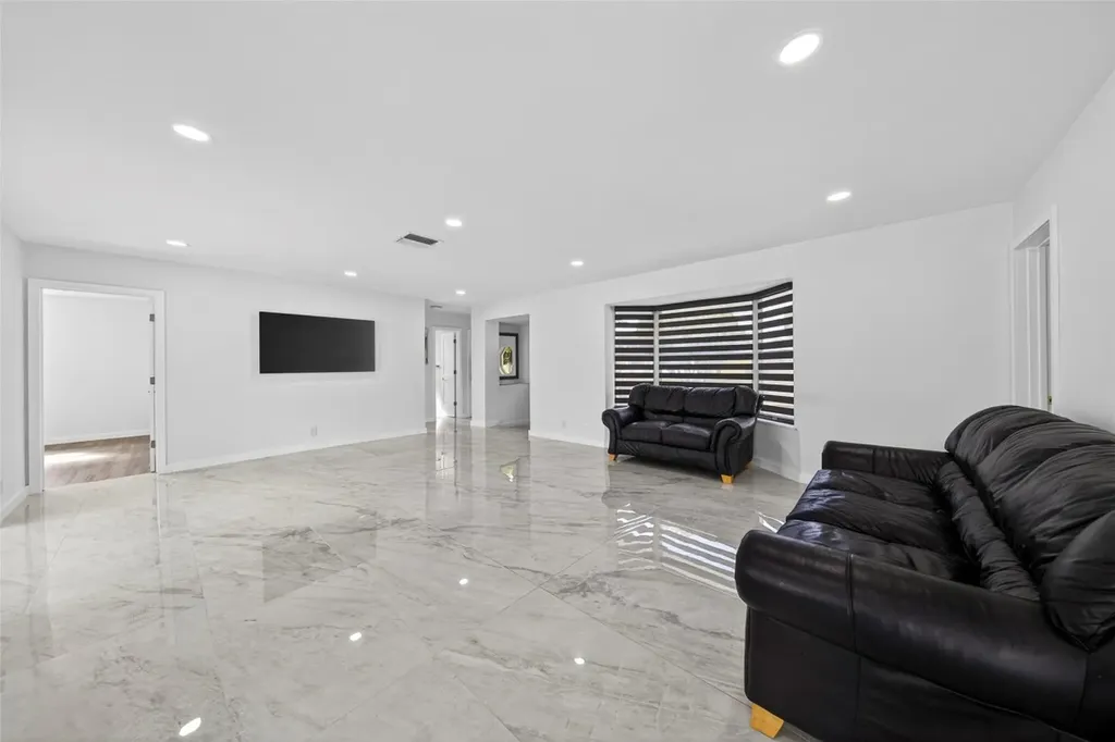 4390 NW 38th Avenue Fort Lauderdale FL 33309