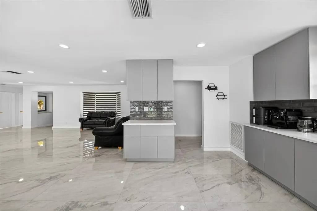 4390 NW 38th Avenue Fort Lauderdale FL 33309